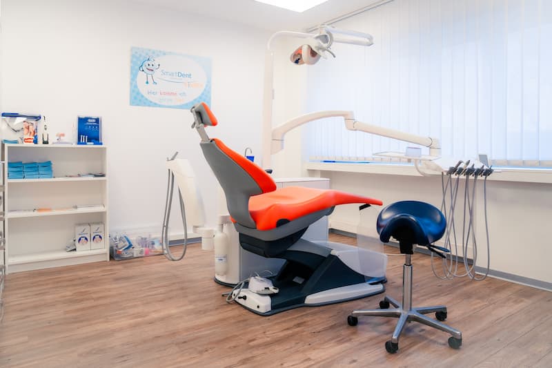 Moderner Behandlungsraum bei SmartDent Roermond