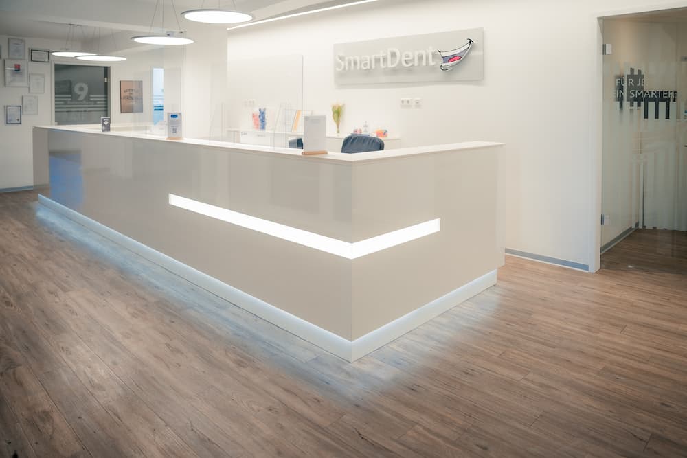 Ontvangstbalie van tandartspraktijk SmartDent in Roermond